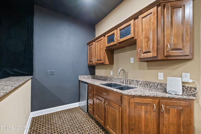 10033 Autumn Valley Lane, Knoxville, TN 37922