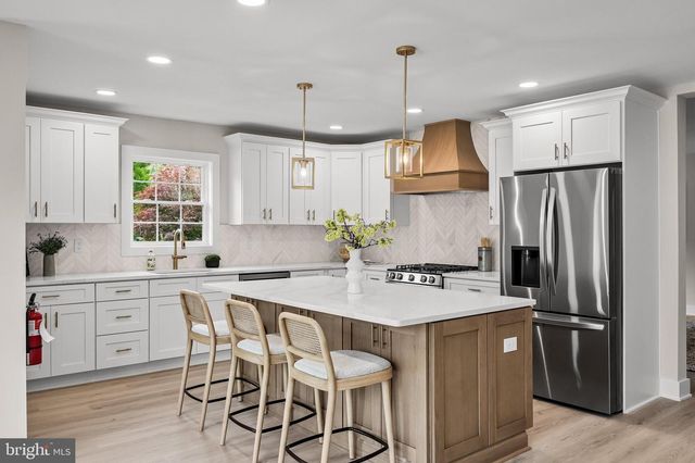 401 AVONDALE AVE, Haddonfield, NJ 08033