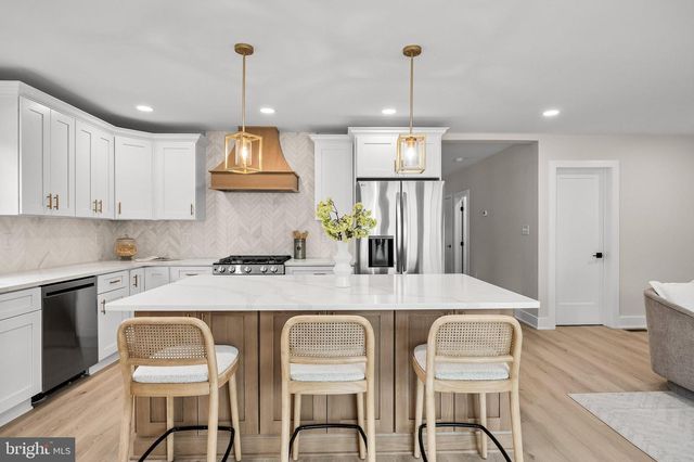 401 AVONDALE AVE, Haddonfield, NJ 08033