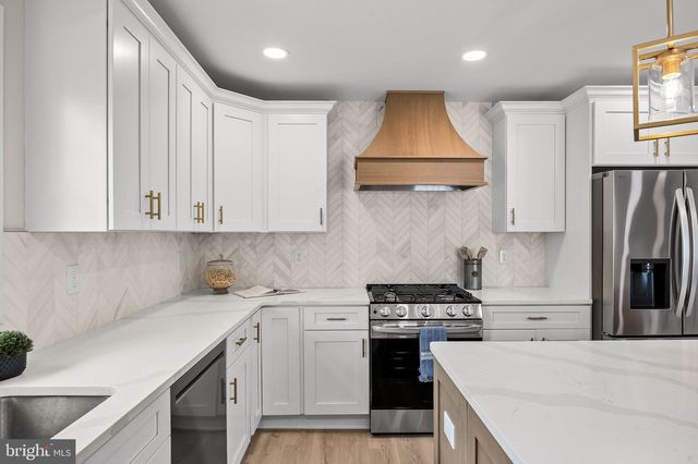 401 AVONDALE AVE, Haddonfield, NJ 08033
