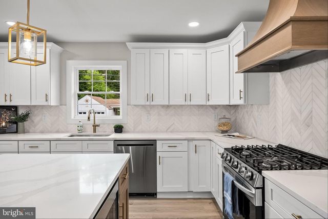 401 AVONDALE AVE, Haddonfield, NJ 08033