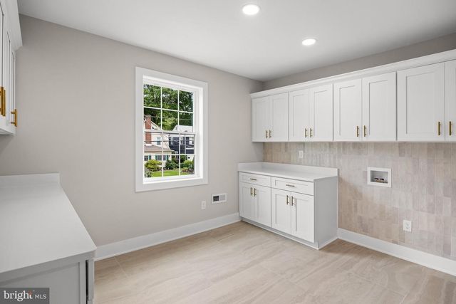 401 AVONDALE AVE, Haddonfield, NJ 08033
