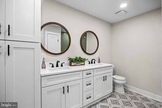 401 AVONDALE AVE, Haddonfield, NJ 08033