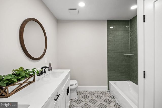 401 AVONDALE AVE, Haddonfield, NJ 08033