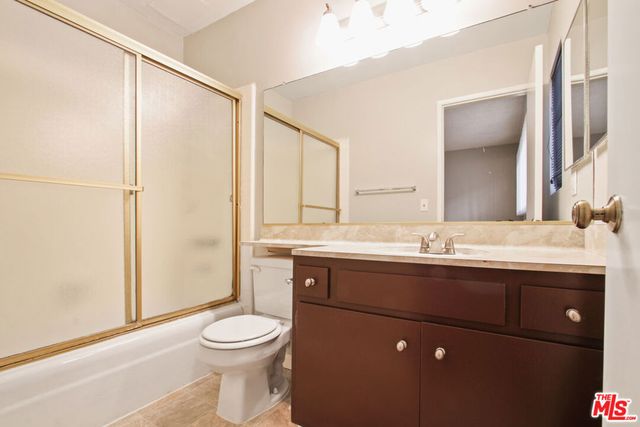 3735 Mentone Avenue, Los Angeles, CA 90034