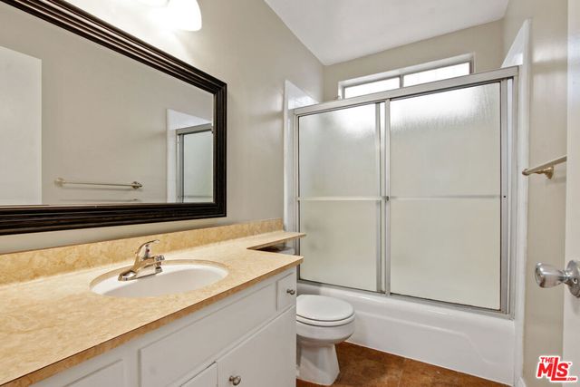 3735 Mentone Avenue, Los Angeles, CA 90034