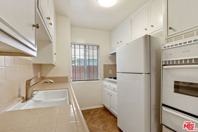 3735 Mentone Avenue, Los Angeles, CA 90034