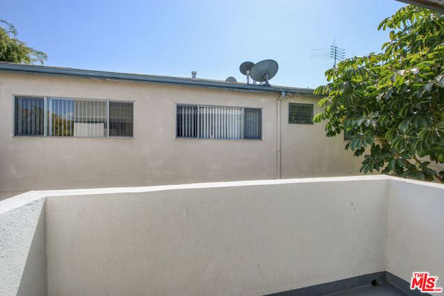 3735 Mentone Avenue, Los Angeles, CA 90034