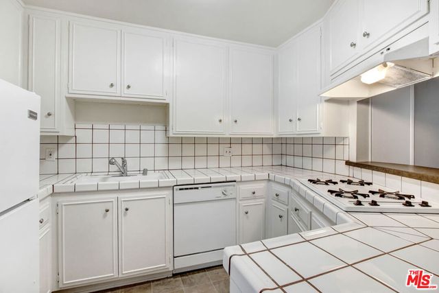 3735 Mentone Avenue, Los Angeles, CA 90034