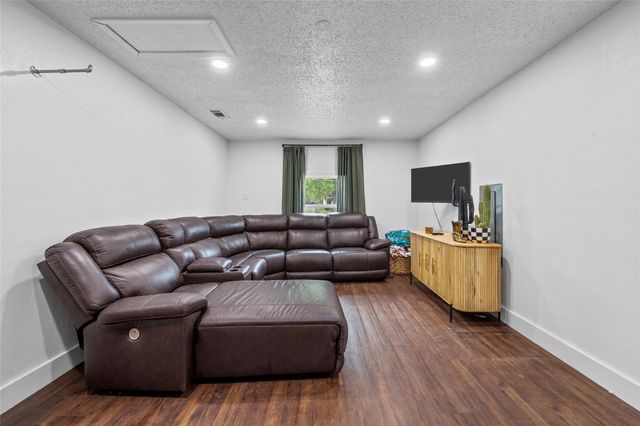 303 E Karels Drive, Robinson, TX 76706