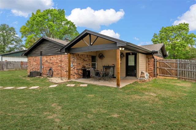 303 E Karels Drive, Robinson, TX 76706