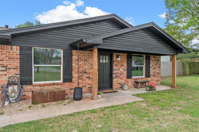 303 E Karels Drive, Robinson, TX 76706