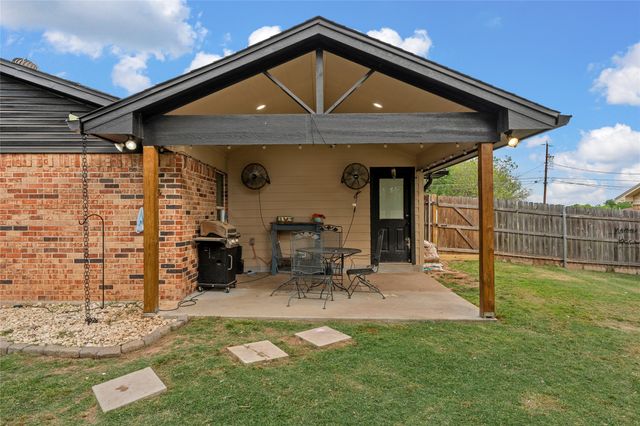 303 E Karels Drive, Robinson, TX 76706