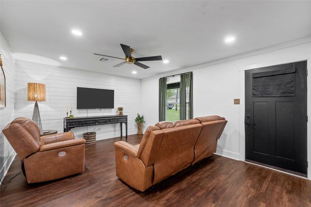 303 E Karels Drive, Robinson, TX 76706