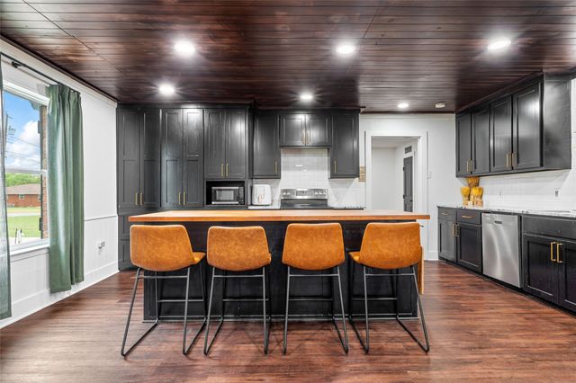 303 E Karels Drive, Robinson, TX 76706