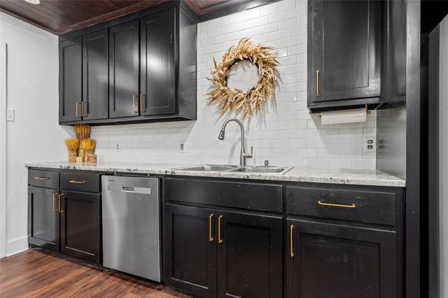 303 E Karels Drive, Robinson, TX 76706