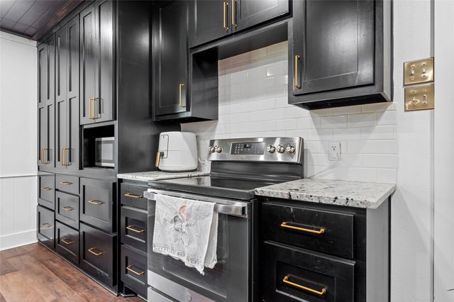 303 E Karels Drive, Robinson, TX 76706