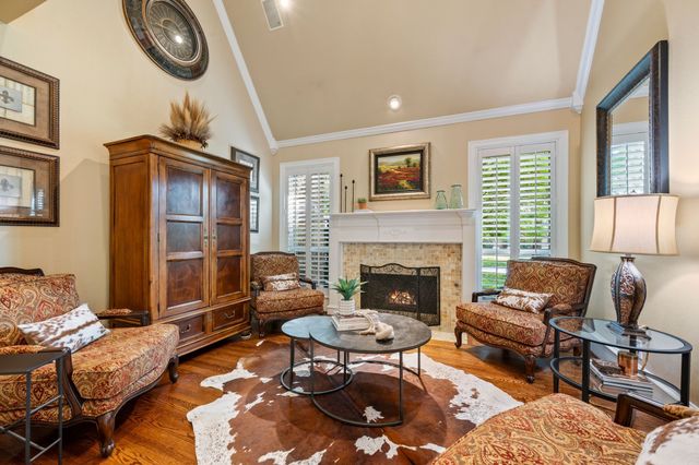 2706 Red Oak Court W, Colleyville, TX 76034