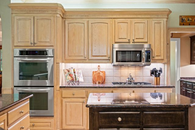 2706 Red Oak Court W, Colleyville, TX 76034