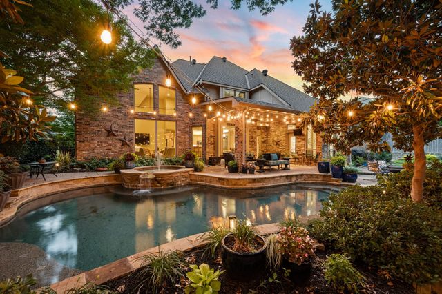 2706 Red Oak Court W, Colleyville, TX 76034