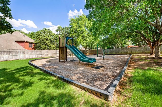 2706 Red Oak Court W, Colleyville, TX 76034