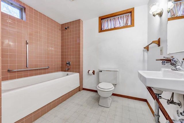 2462 BLUESTONE PLACE, Green Bay, WI 54311