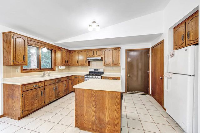 2462 BLUESTONE PLACE, Green Bay, WI 54311