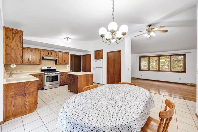 2462 BLUESTONE PLACE, Green Bay, WI 54311