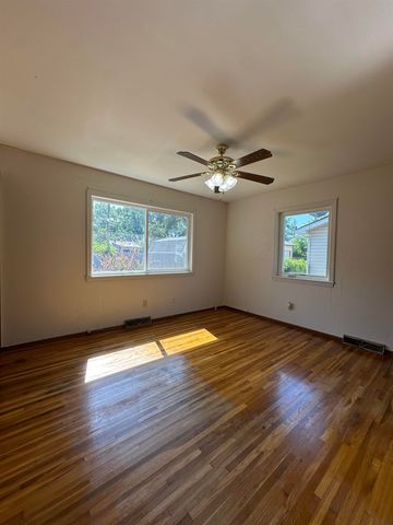 3328 S Chase Ave, Wichita, KS 67217