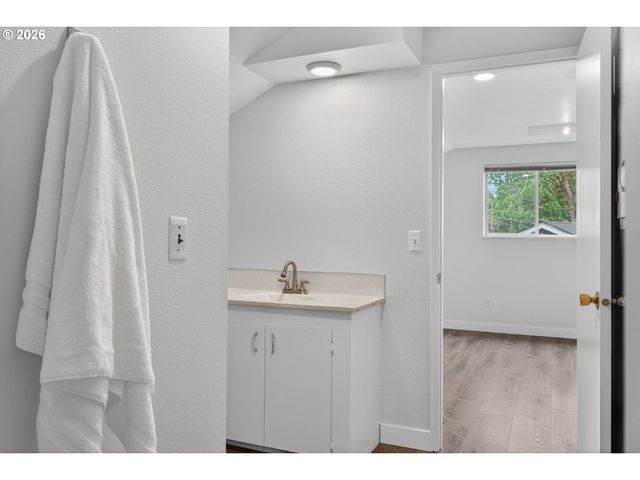 1480 Nw JENNE Ave, Portland, OR 97229