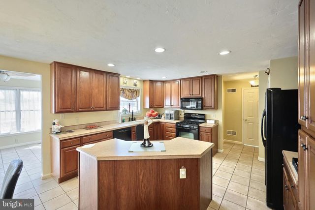 37 AMANDA DR, Littlestown, PA 17340