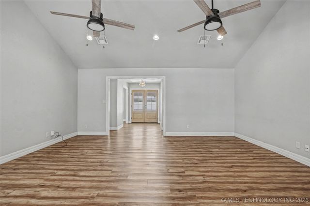 18415 S Hilltop Court, Claremore, OK 74017