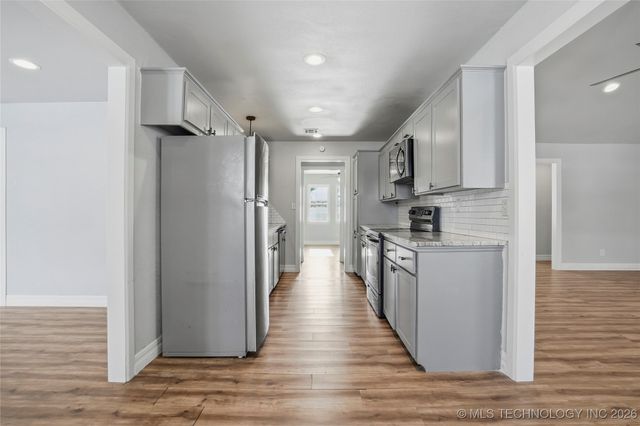 18415 S Hilltop Court, Claremore, OK 74017