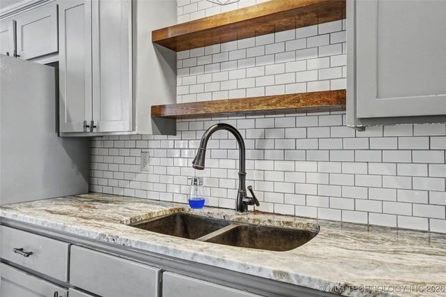 18415 S Hilltop Court, Claremore, OK 74017