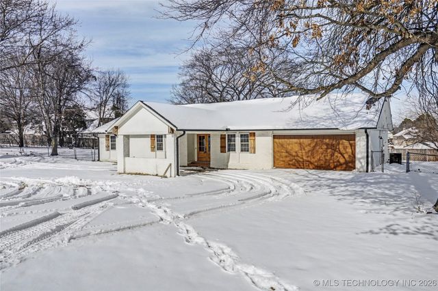 18415 S Hilltop Court, Claremore, OK 74017