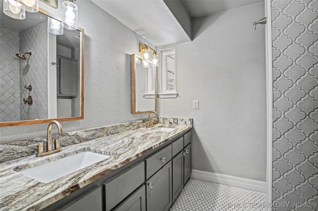 18415 S Hilltop Court, Claremore, OK 74017