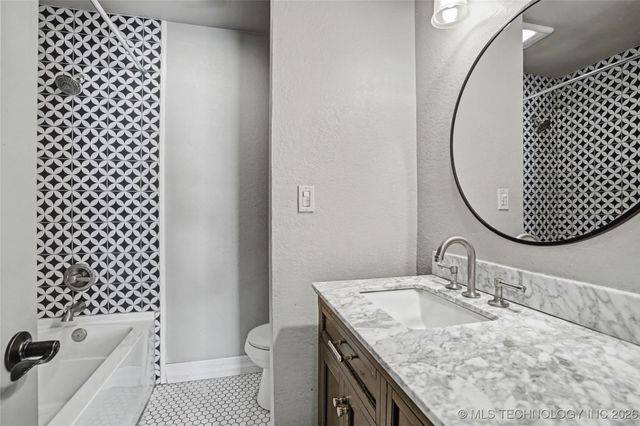 18415 S Hilltop Court, Claremore, OK 74017