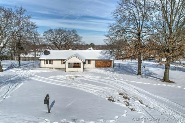 18415 S Hilltop Court, Claremore, OK 74017