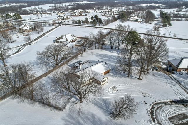 18415 S Hilltop Court, Claremore, OK 74017