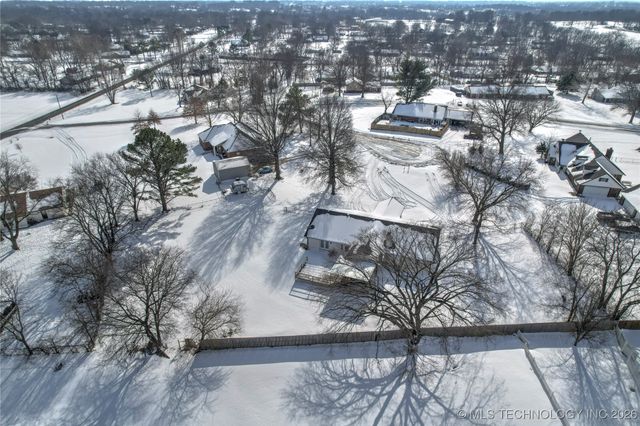 18415 S Hilltop Court, Claremore, OK 74017