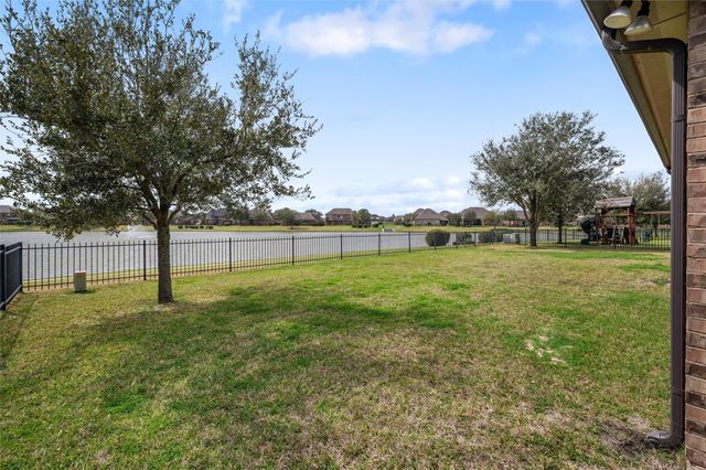 19314 Stanton Lake Dr, Cypress, TX 77433