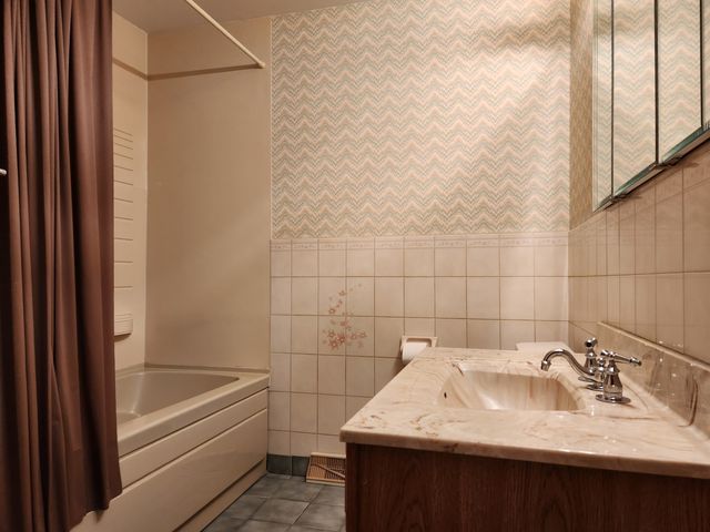624 Maple Avenue, Lisle, IL 60532