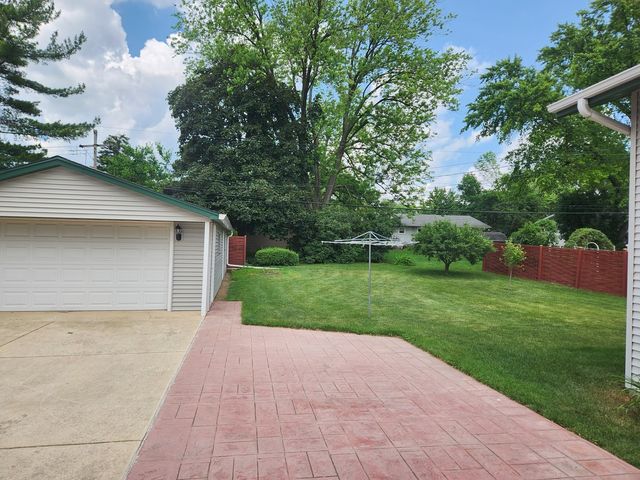624 Maple Avenue, Lisle, IL 60532