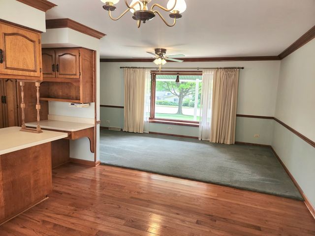 624 Maple Avenue, Lisle, IL 60532