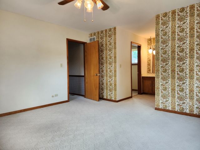 624 Maple Avenue, Lisle, IL 60532