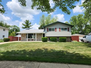 624 Maple Avenue, Lisle, IL 60532