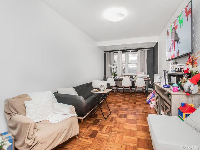 4190 E Tremont Avenue, Bronx, NY 10465