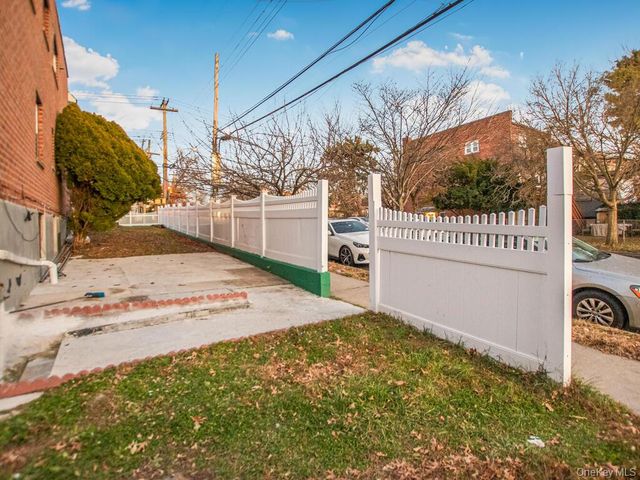 4190 E Tremont Avenue, Bronx, NY 10465