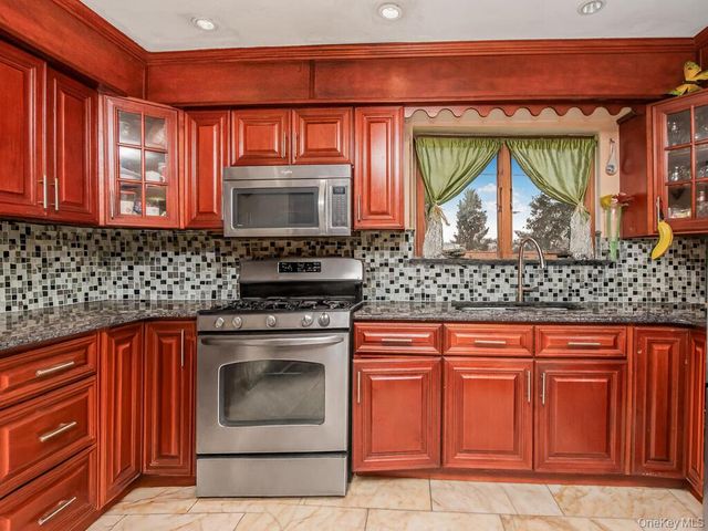 4190 E Tremont Avenue, Bronx, NY 10465