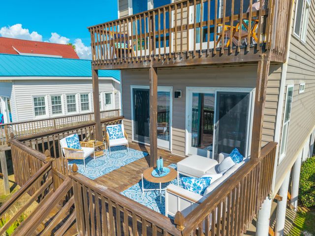 519 E Arctic Avenue, Folly Beach, SC 29439